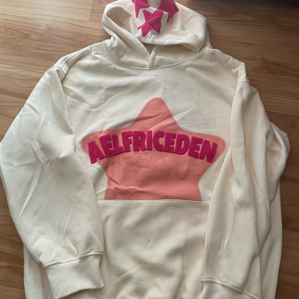 Aelfric Eden Cream Hoodie with Pink Star